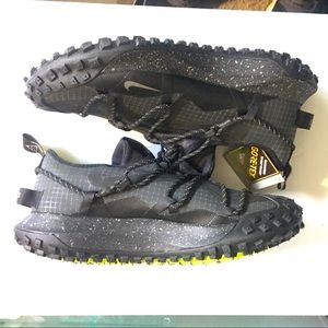Brand new Men's Black Nike  Acg Mountain Fly Low Gore-tex Se Sneaker
